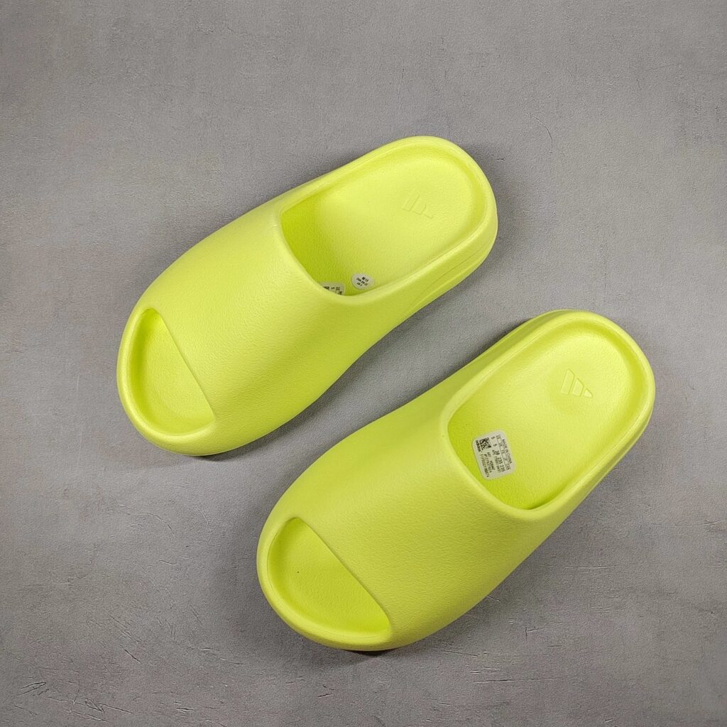 Yeezy Slide “Pure”